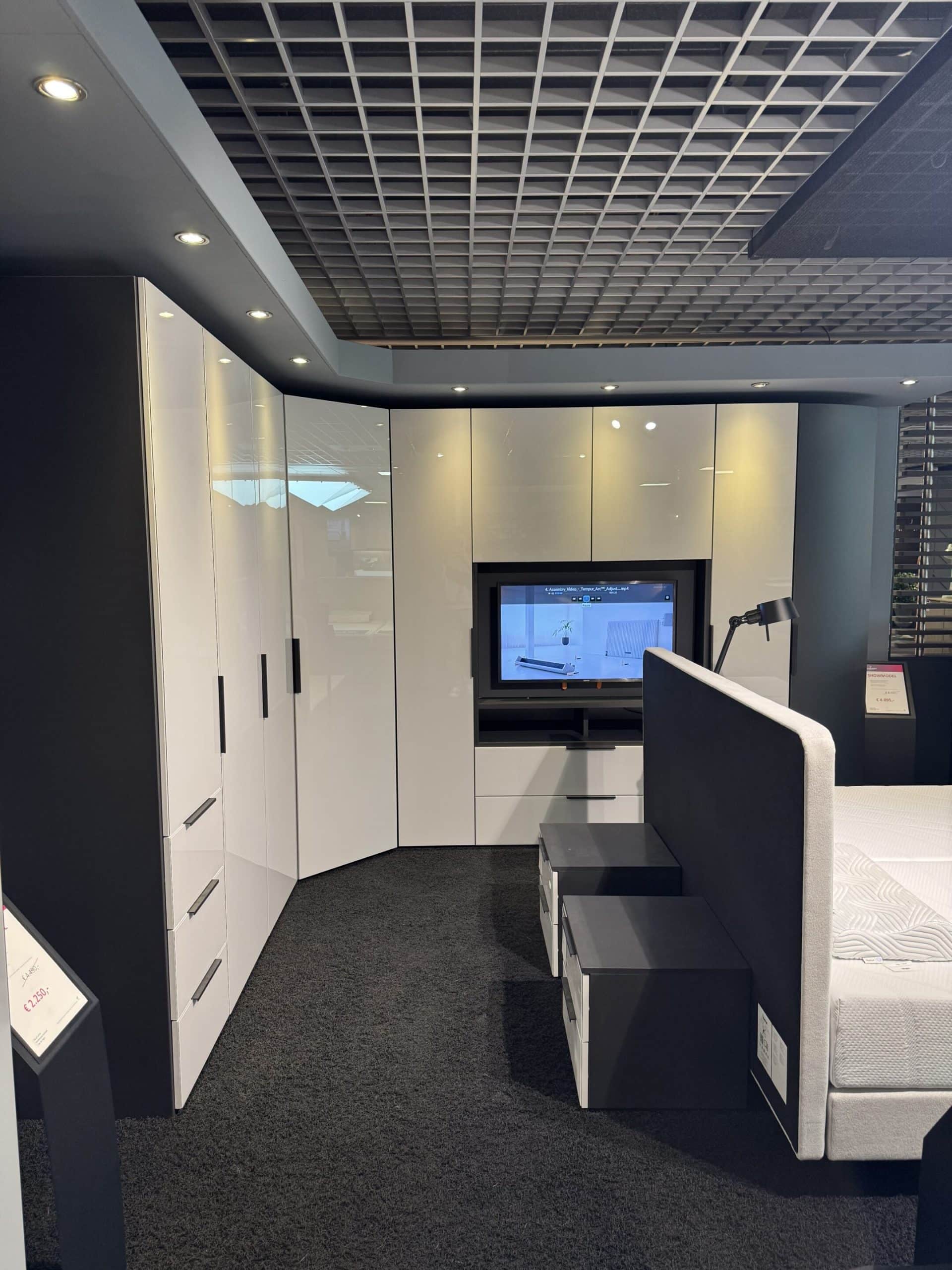 Nolte Horizont Draaideurkast met hoek