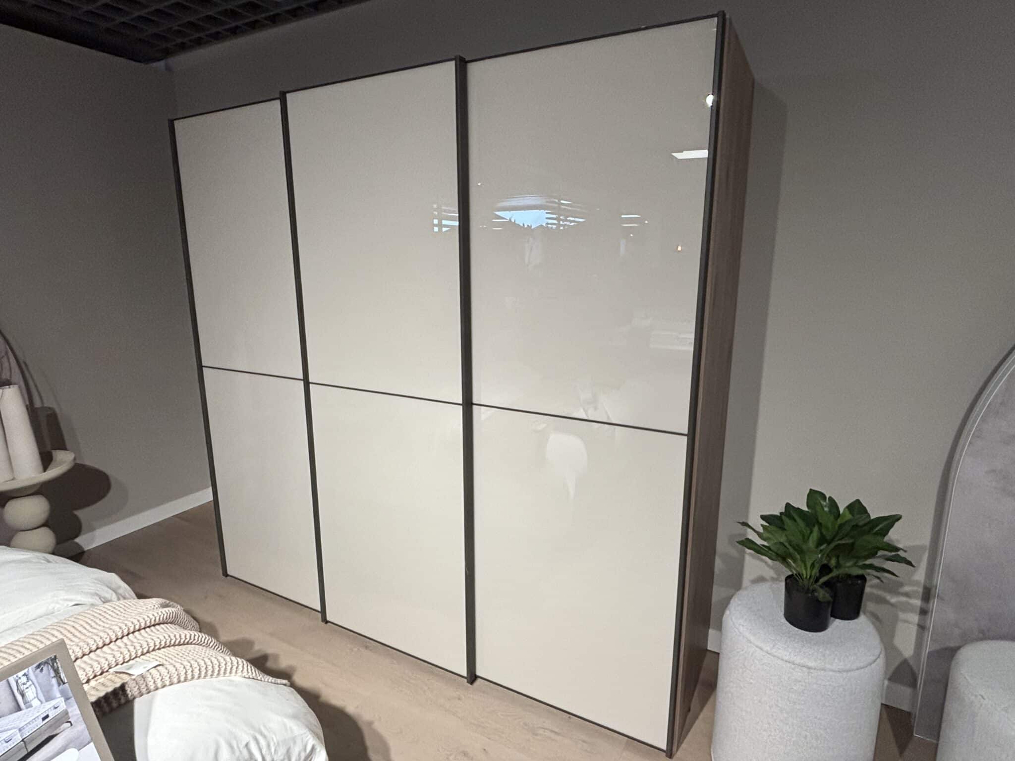 Wiemann-schuifdeurkast-champagneglas